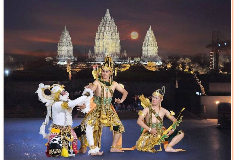 Prambanan Sunset with Dinner + Ramayana Ballet